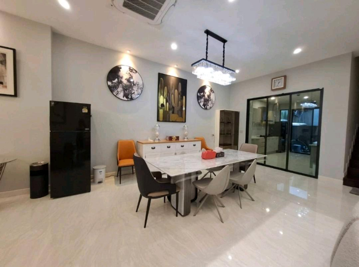 Luxury 3-Storey Pool Villa for Rent | The Honor Yothin Phatthana