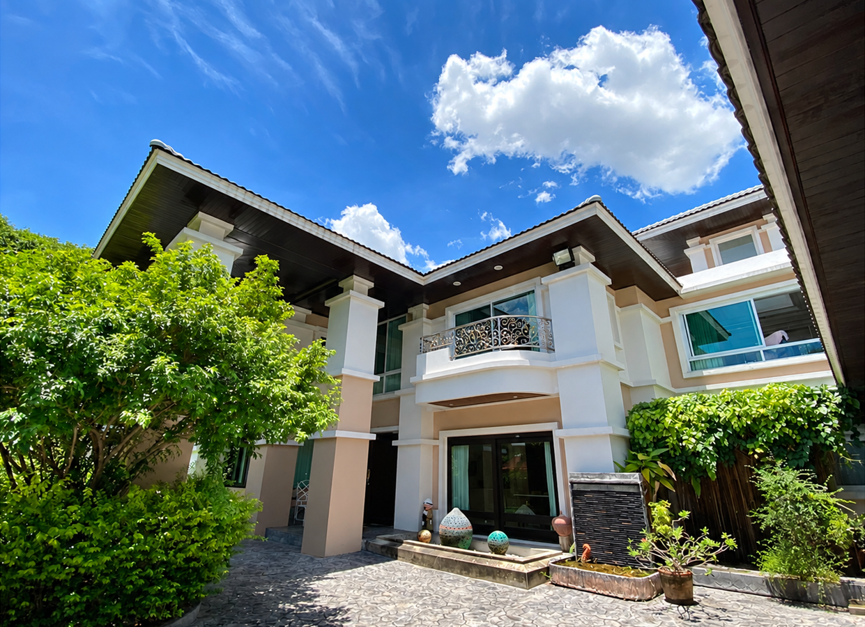 Large Detached House for Rent | Pradit Manutham Soi 10 (Lat Phrao 87)