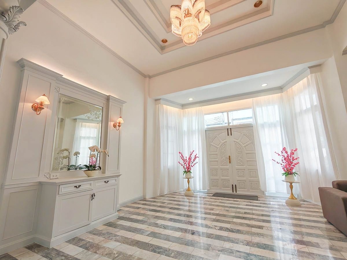 Newly Renovated Luxury Townhome for Rent | Sathu Pradit–Rama 3