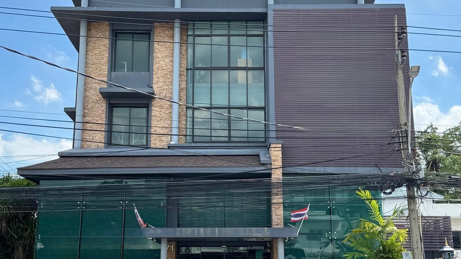 Office Building for Sale | 3.5-Storey Commercial Building with Elevator | Pradit Manutham–Ramintra