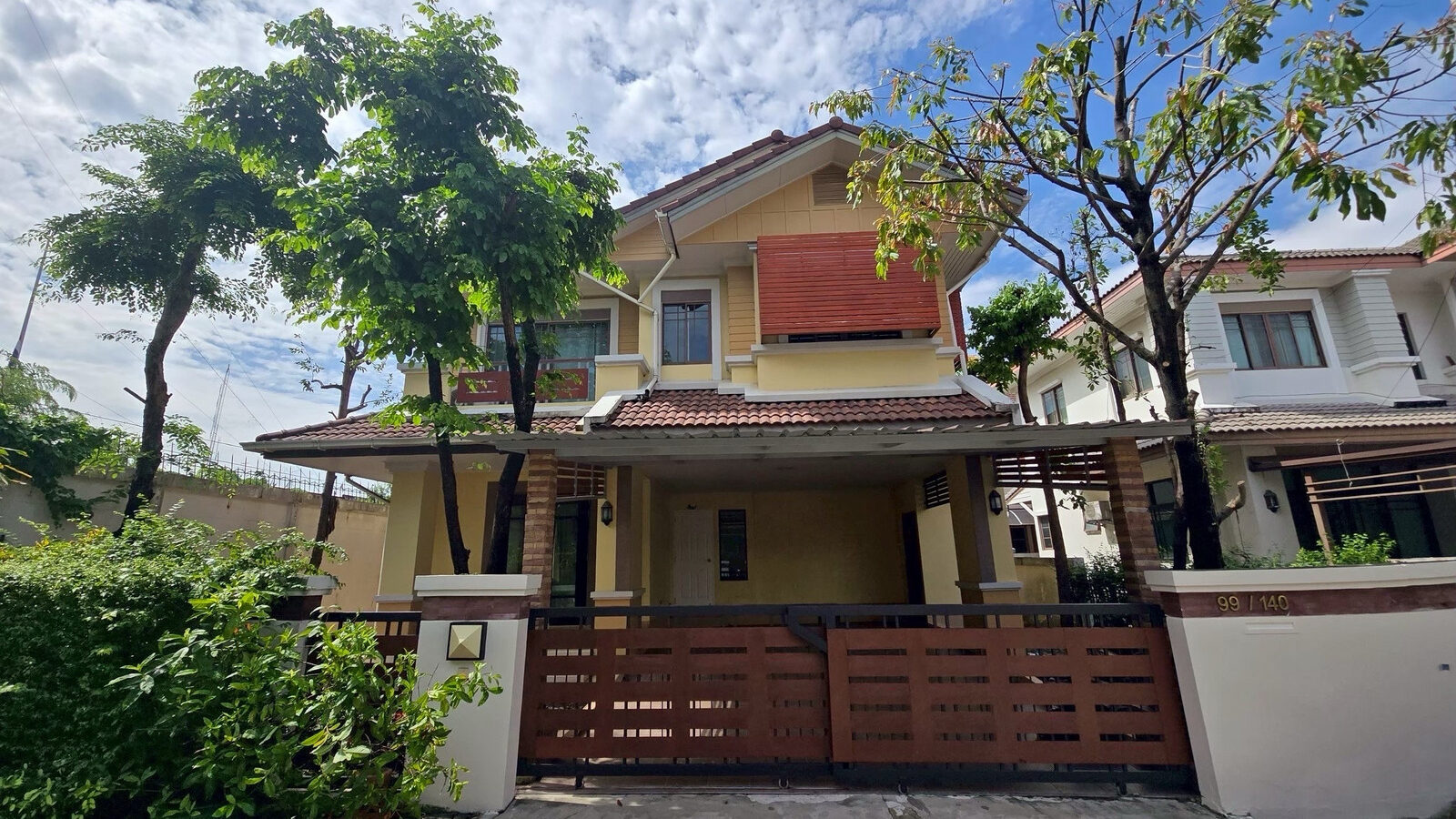 Renovated Corner Detached House for Rent | Setthasiri Seri Thai