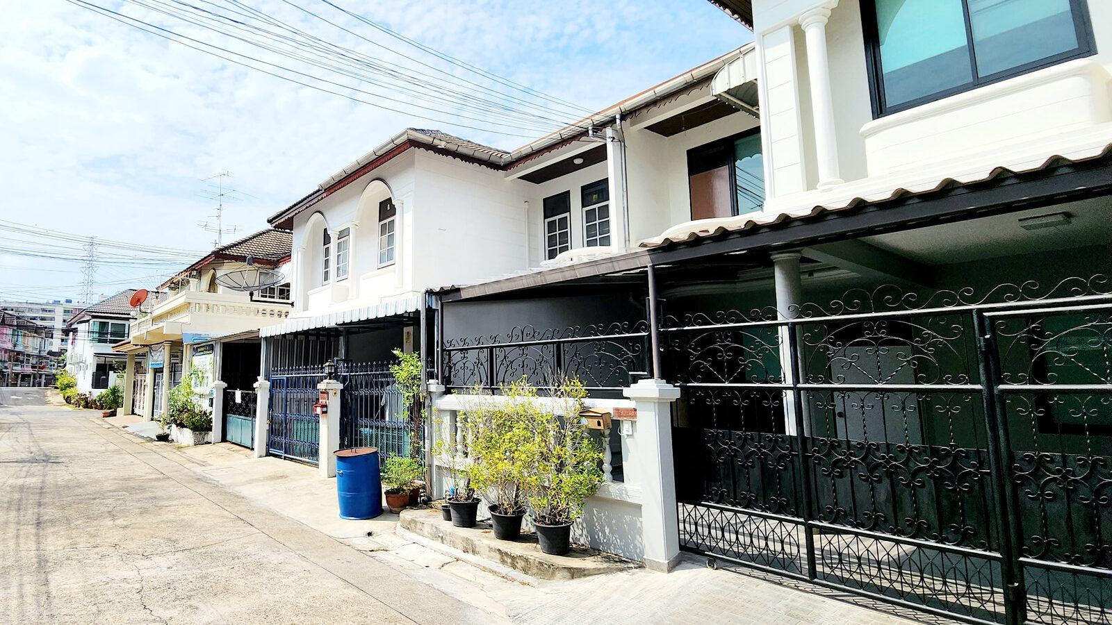 For Rent | 2-Storey Townhome at Yu Charoen Village, Ratchadaphisek 18