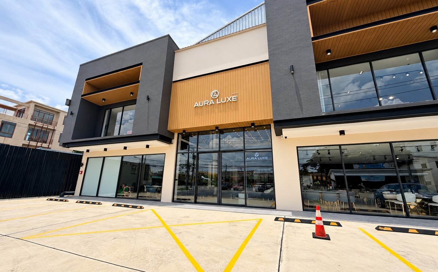 For Rent | Brand-New Luxury Showroom in Ratchaphruek–Nonthaburi