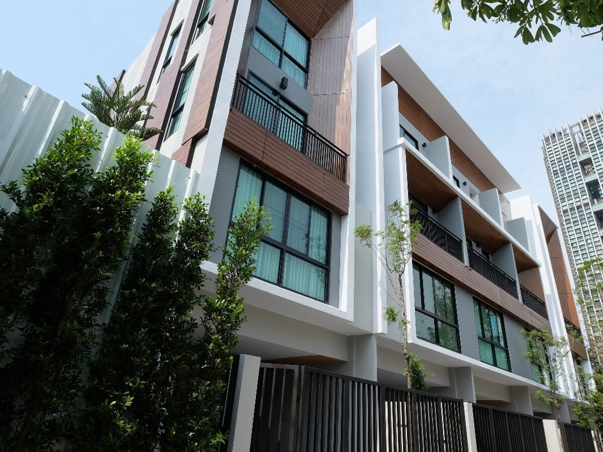 For Rent | Modern 4-Storey Townhome with Mezzanine | Suan Phlu 1 – Sathorn 3