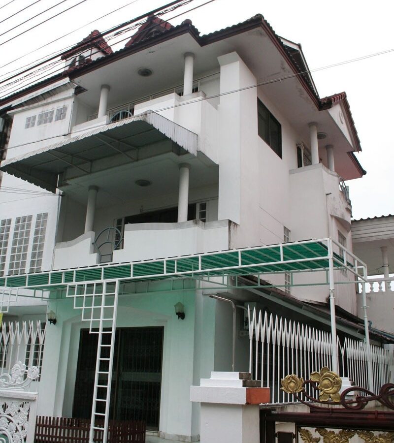 4-Storey Townhome for Rent | On Nut–Pattanakarn