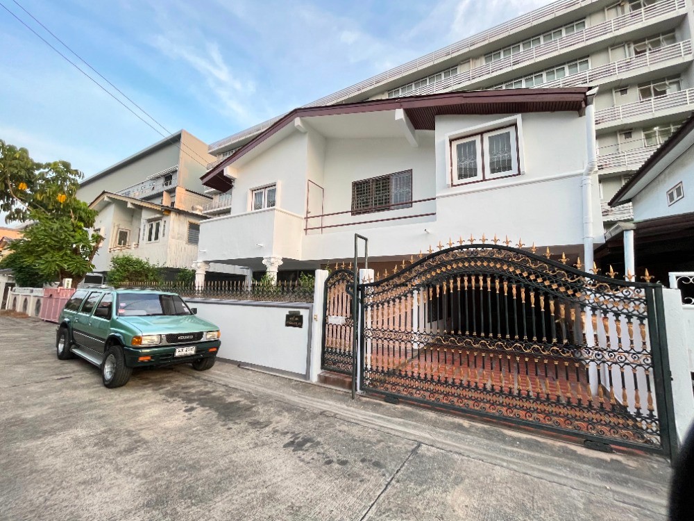 For Rent | 2-Storey Detached House at Preecha 1 Village | Pattanakarn 39