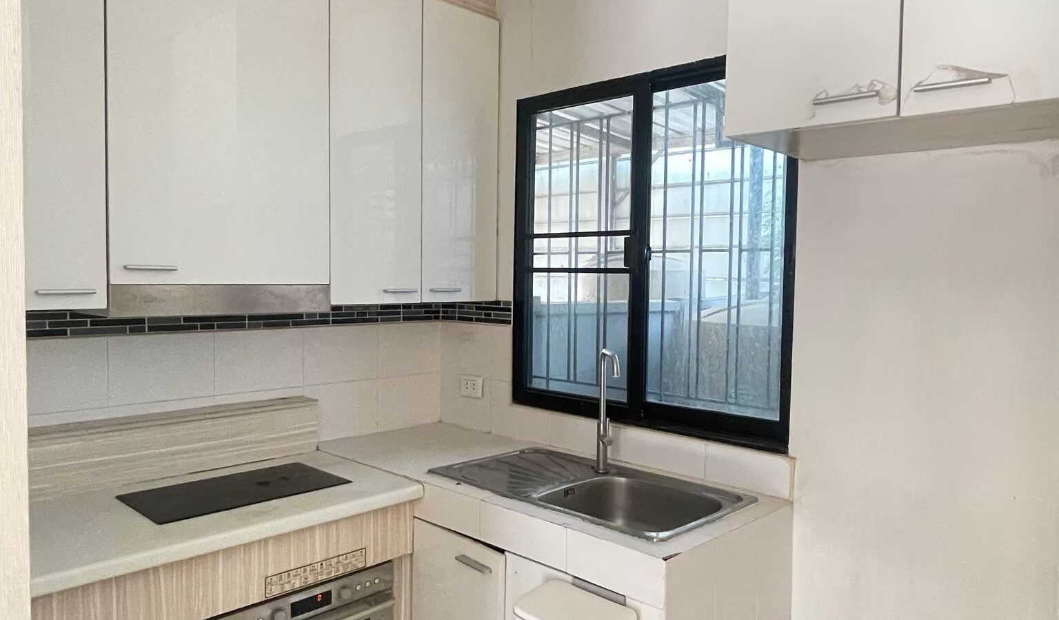 For Sale / Rent – 3-Storey Townhome at Baan Klang Muang Rama 2–Phutthabucha