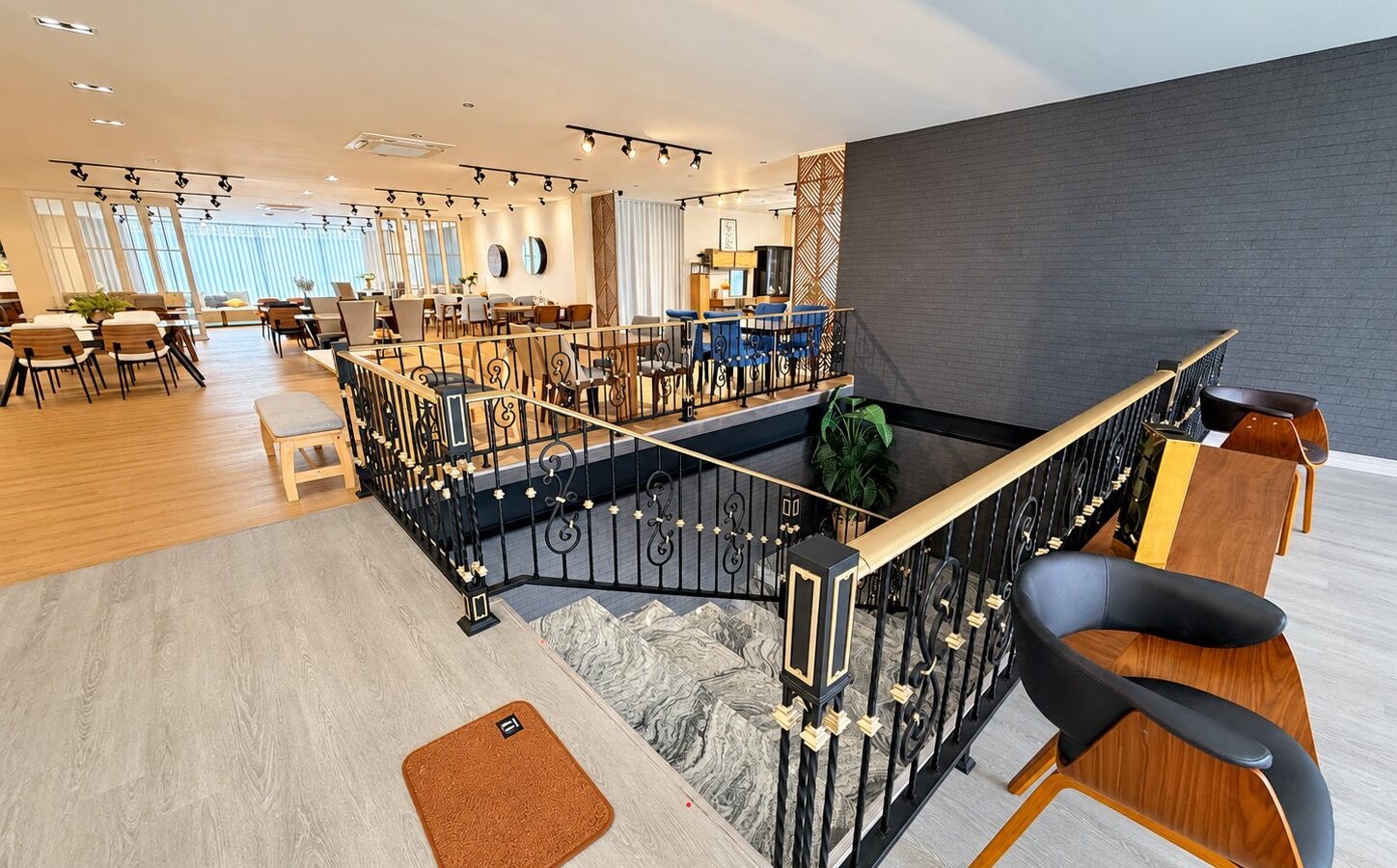 For Rent | Brand-New Luxury Showroom in Ratchaphruek–Nonthaburi