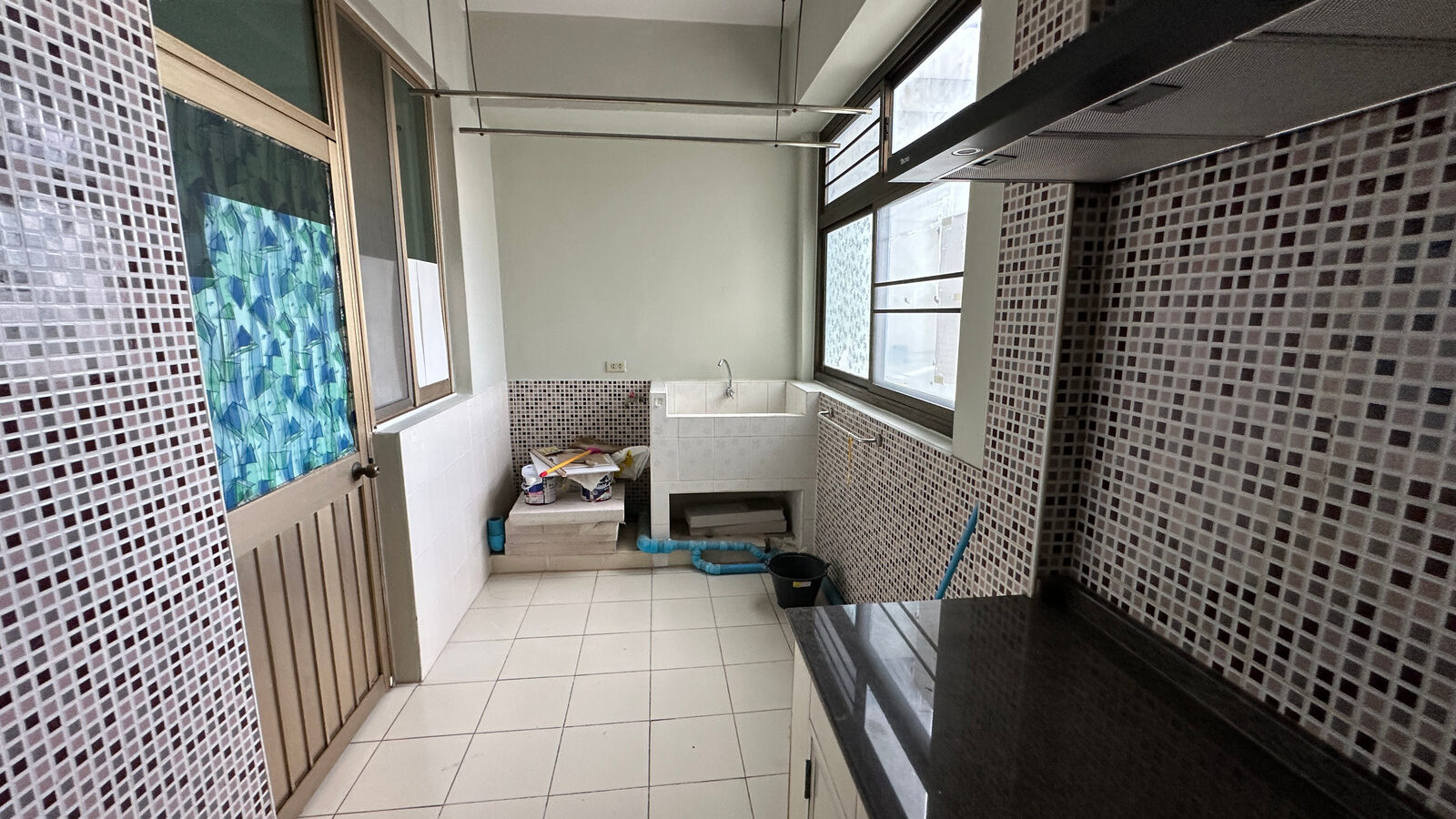 For Rent | Royal Castle Pattanakarn | Spacious 3-Bedroom Condo with Multipurpose Room