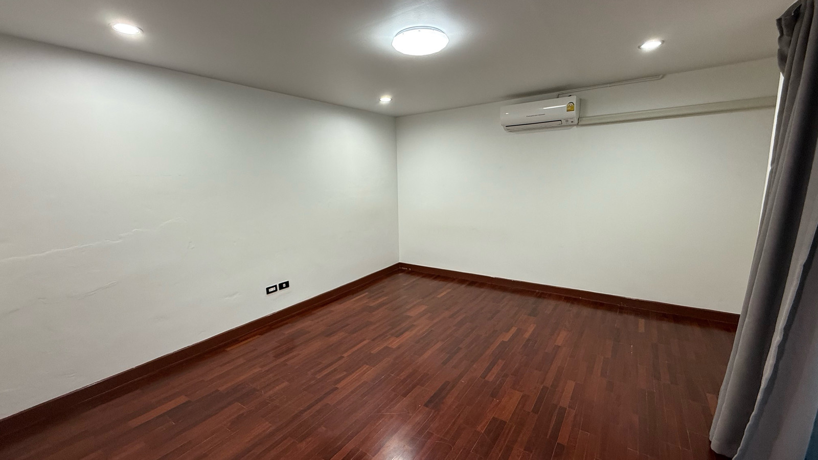 For Rent | Spacious 4-Storey Home Office at Lasalle 77, Bangna