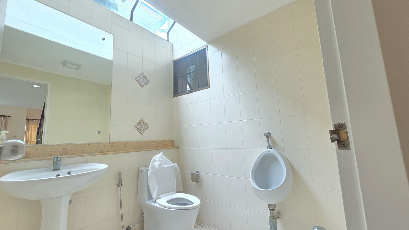 Renovated Corner Detached House for Rent | Setthasiri Seri Thai