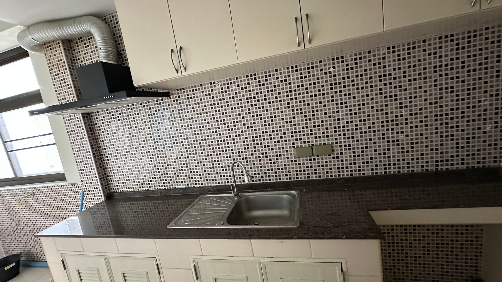 For Rent | Royal Castle Pattanakarn | Spacious 3-Bedroom Condo with Multipurpose Room