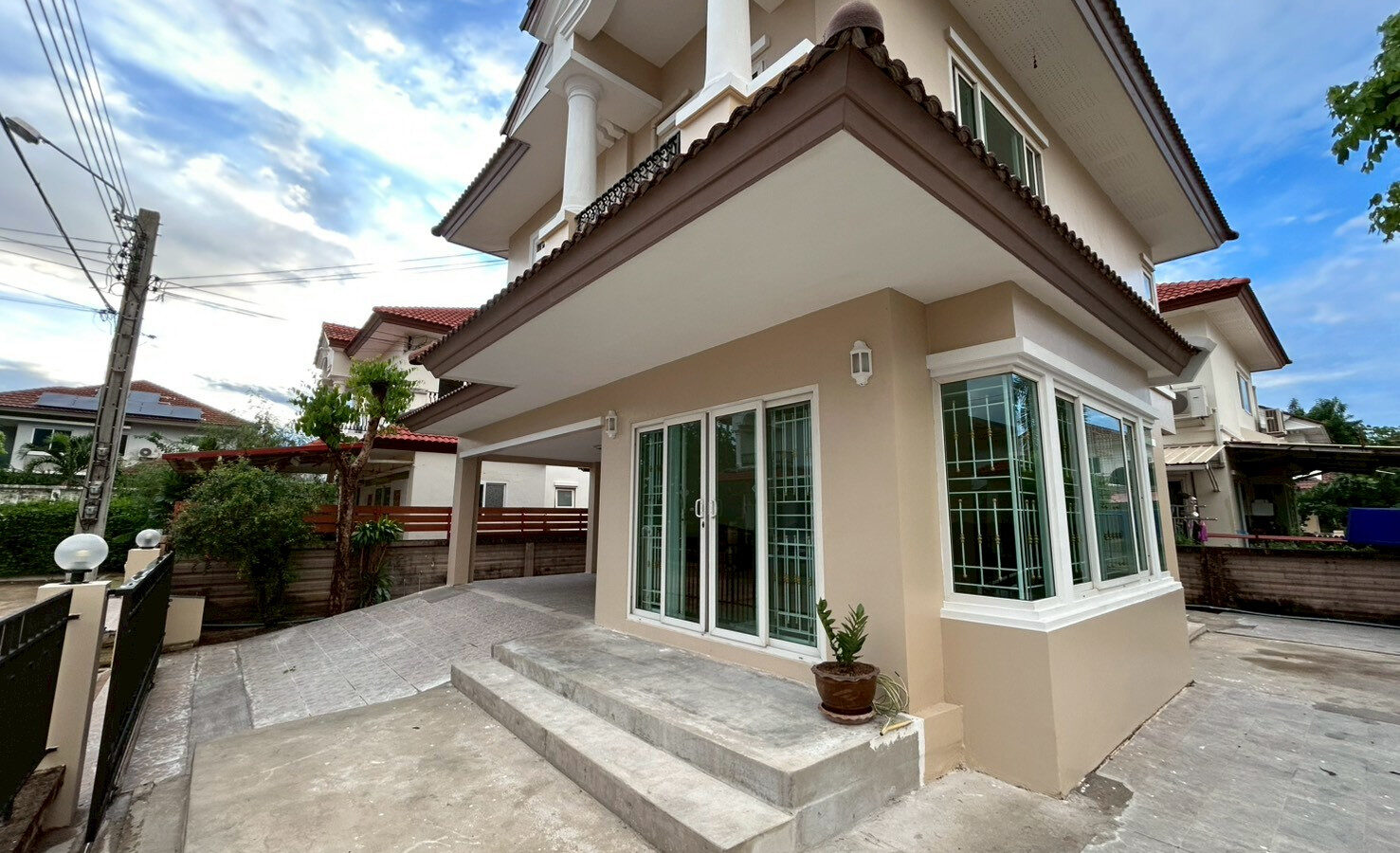 Detached House for Sale and Rent | The Grand Wongwaen–Pracha Uthit