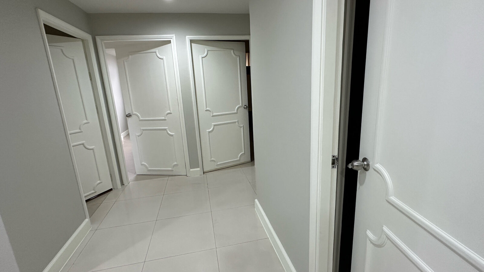 For Rent | Royal Castle Pattanakarn | Spacious 3-Bedroom Condo with Multipurpose Room