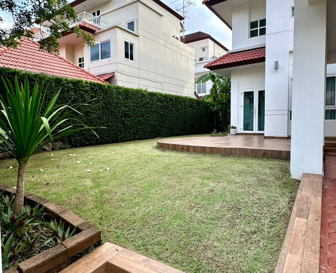 Renovated 3-Storey Detached House for Rent | Villa Nakarin