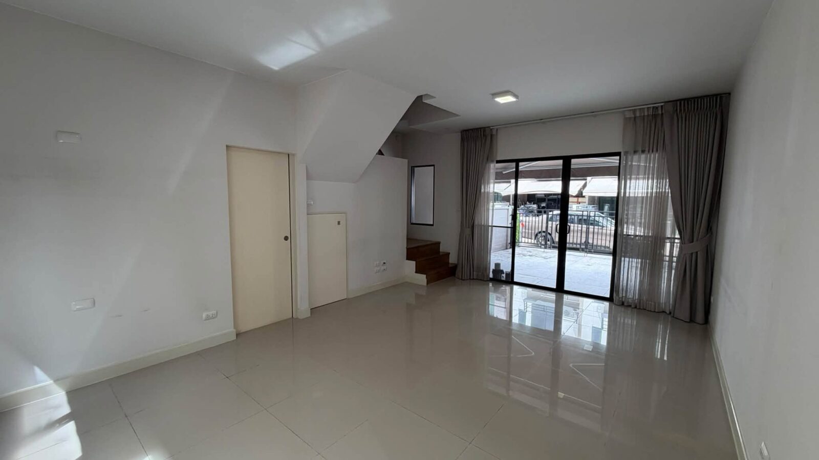 For Sale / Rent | Baan Klang Muang Phahon–Ramintra | Modern 3-Storey Townhome