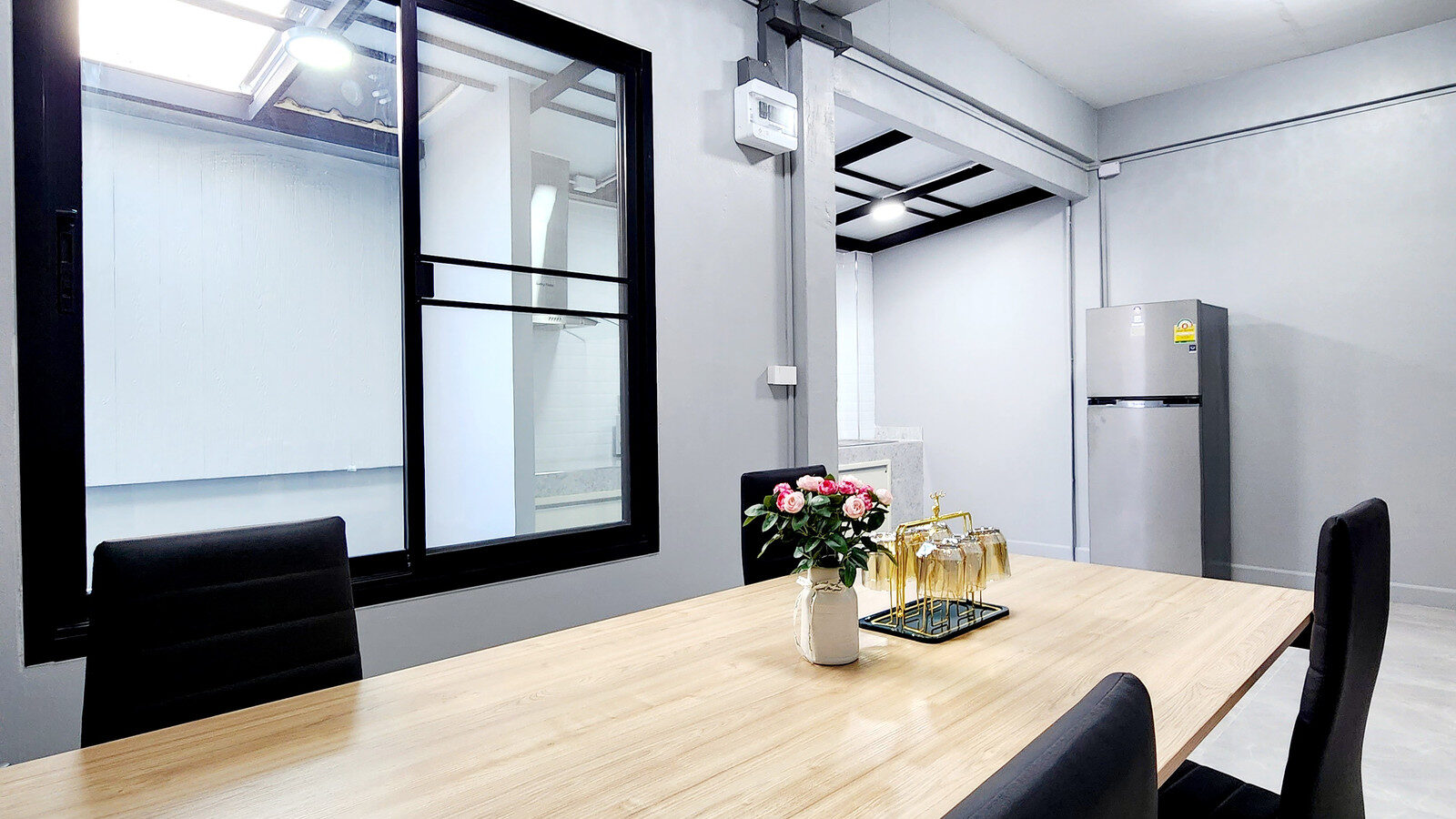 For Rent | 2-Storey Townhome at Yu Charoen Village, Ratchadaphisek 18