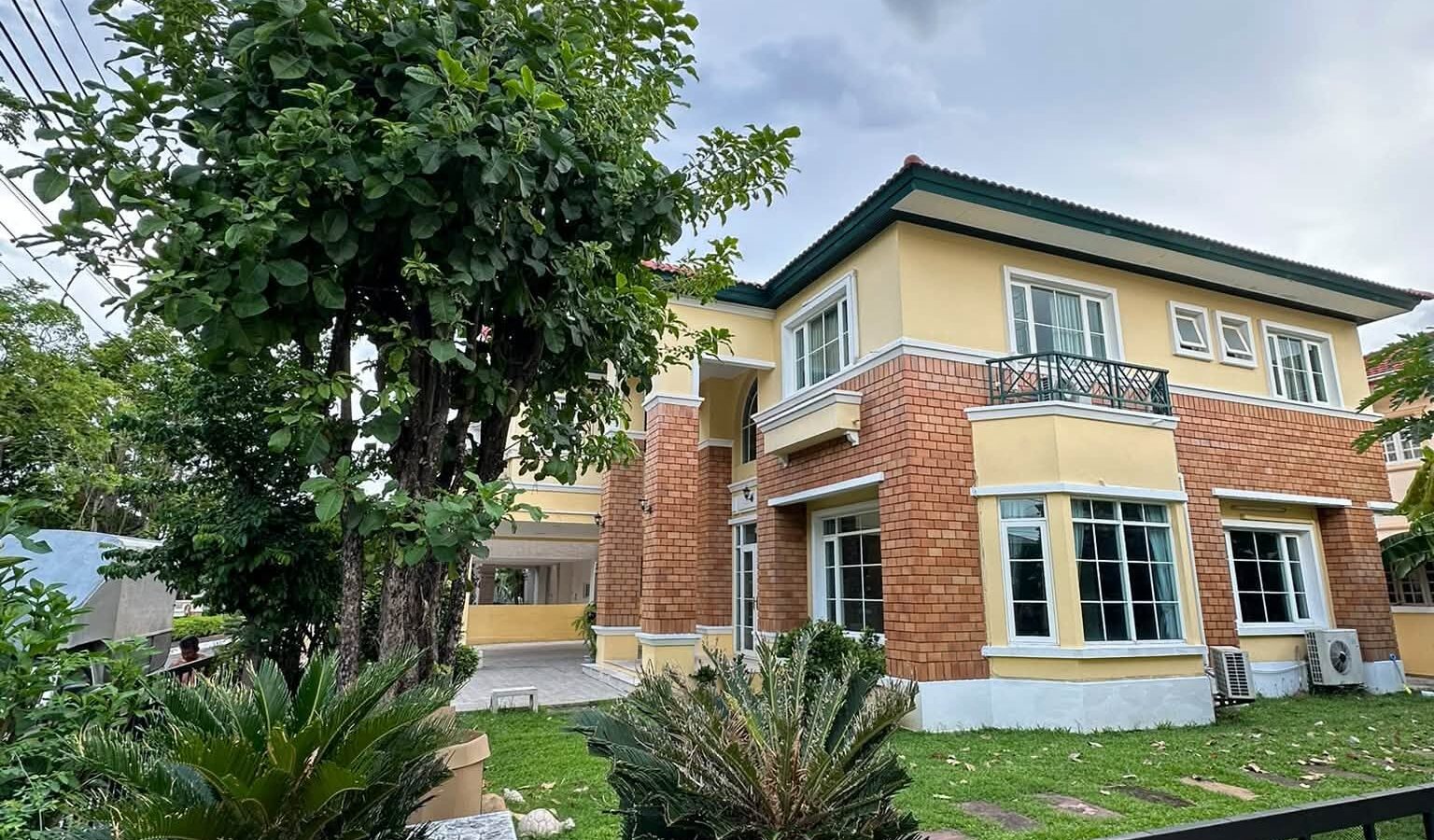 Large Detached House for Rent | Nantawan On Nut