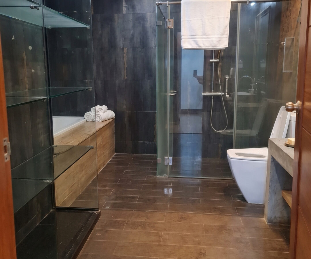For Rent | 6-Storey Commercial Building (2 Units) on Main Road | Near BTS Phraek Sa