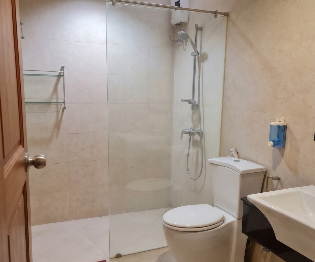 For Rent | 6-Storey Commercial Building (2 Units) on Main Road | Near BTS Phraek Sa