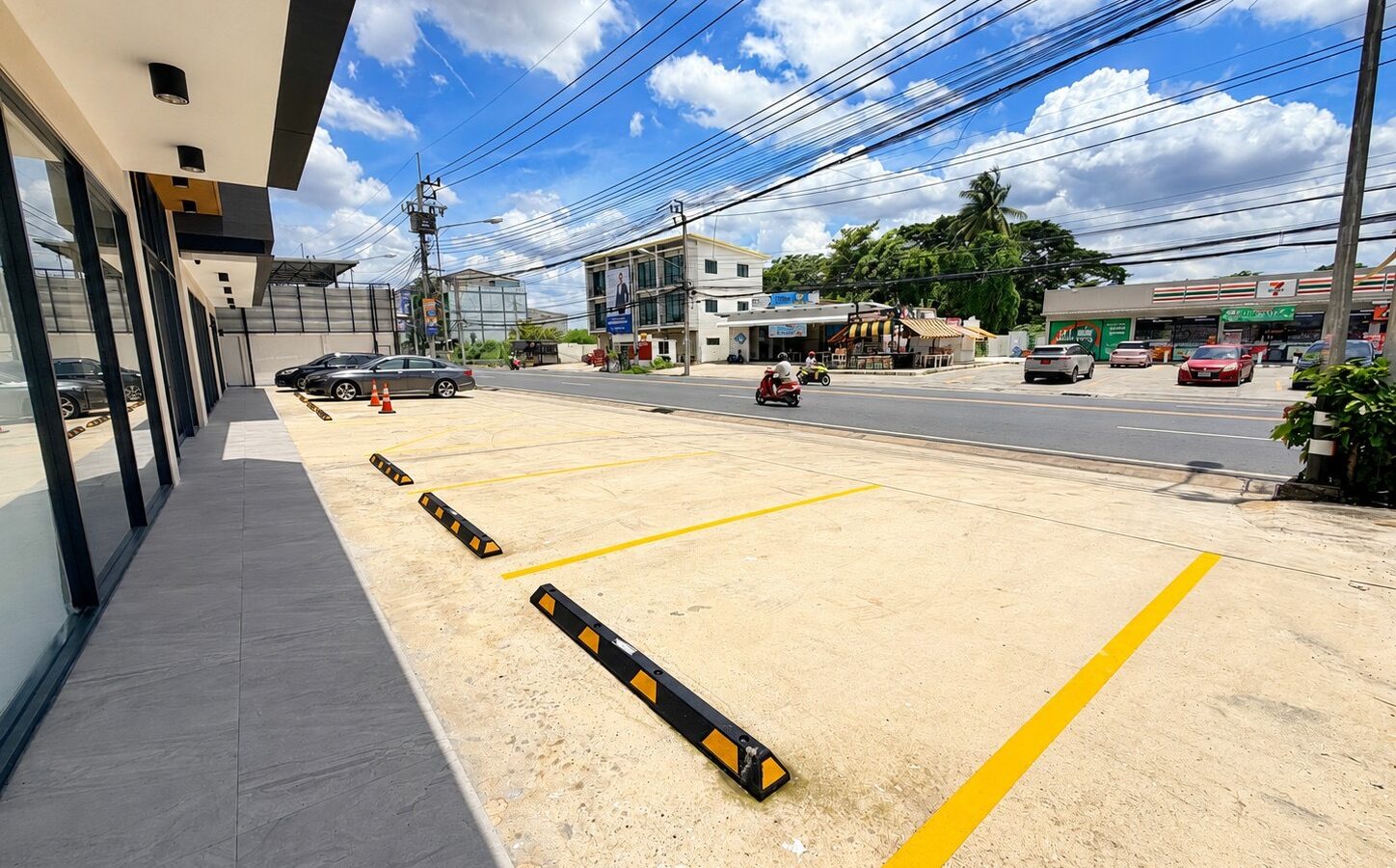 For Rent | Brand-New Luxury Showroom in Ratchaphruek–Nonthaburi