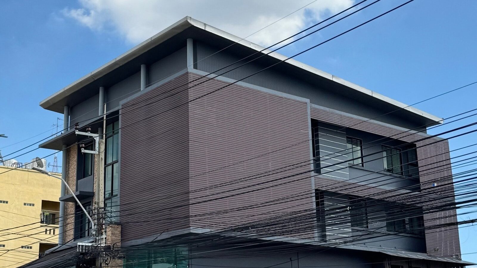Office Building for Sale | 3.5-Storey Commercial Building with Elevator | Pradit Manutham–Ramintra