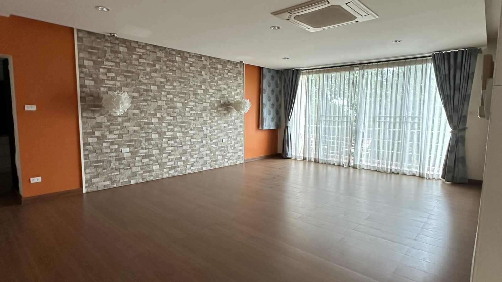 Land with 4-Storey Office Building & 3-Storey Residence for Sale | Sukhumvit 101 – Punnawithi 34
