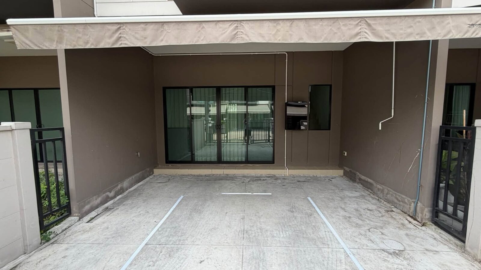 For Sale / Rent | Baan Klang Muang Phahon–Ramintra | Modern 3-Storey Townhome