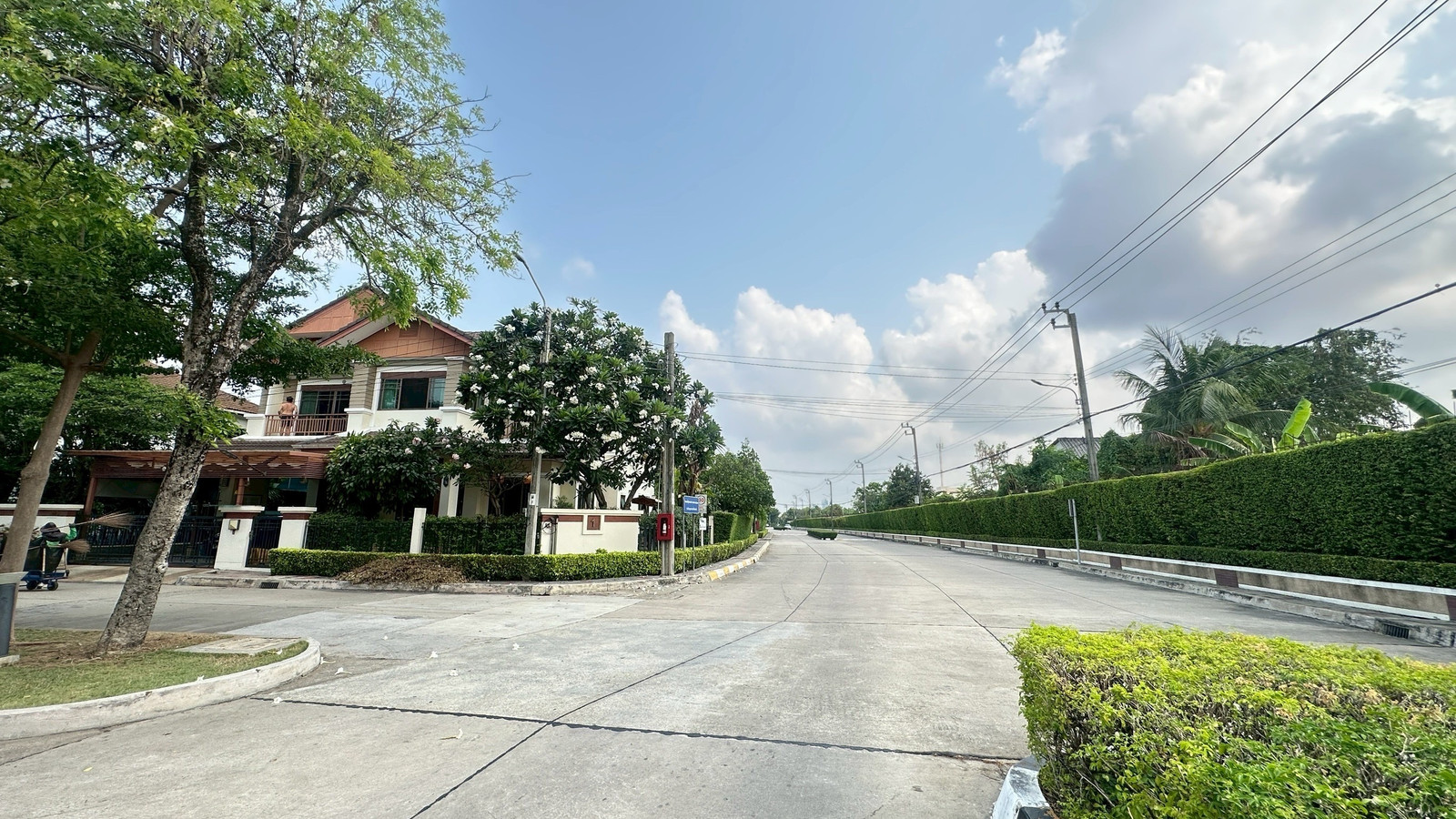 Renovated Corner Detached House for Rent | Setthasiri Seri Thai
