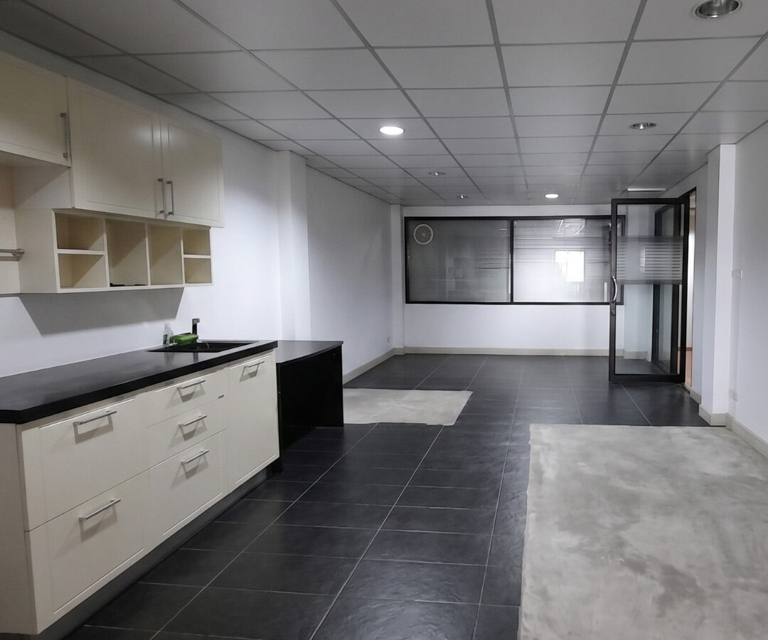 For Rent | 6-Storey Commercial Building (2 Units) on Main Road | Near BTS Phraek Sa