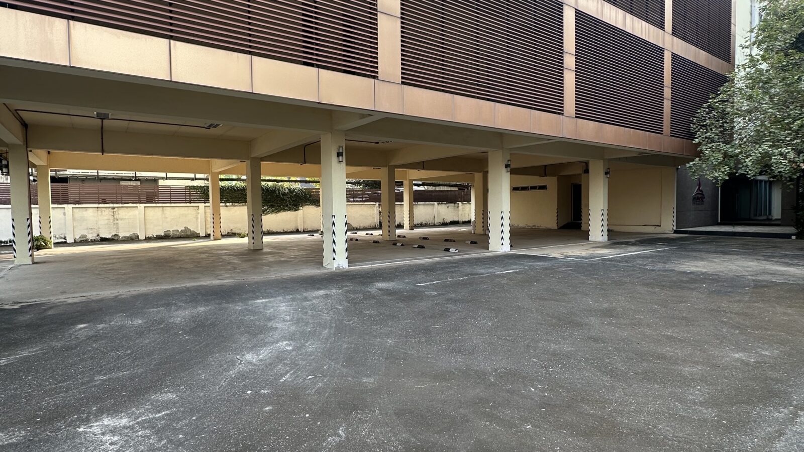Land with 4-Storey Office Building & 3-Storey Residence for Sale | Sukhumvit 101 – Punnawithi 34