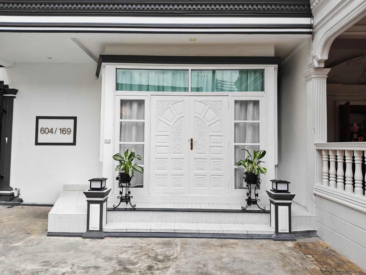 Newly Renovated Luxury Townhome for Rent | Sathu Pradit–Rama 3
