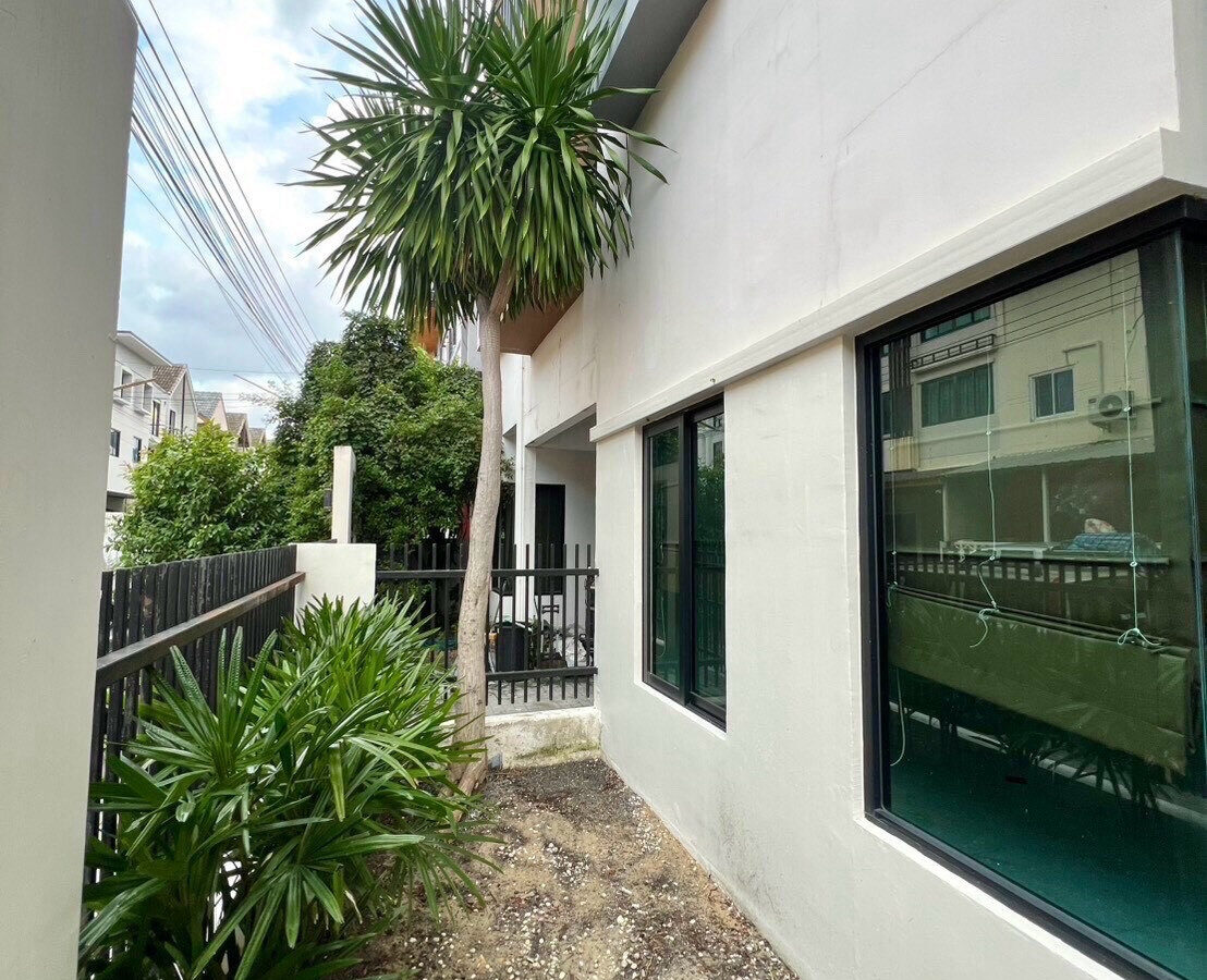 For Rent | Renovated 3-Storey Townhome / Home Office at Luk Golf Premium Village