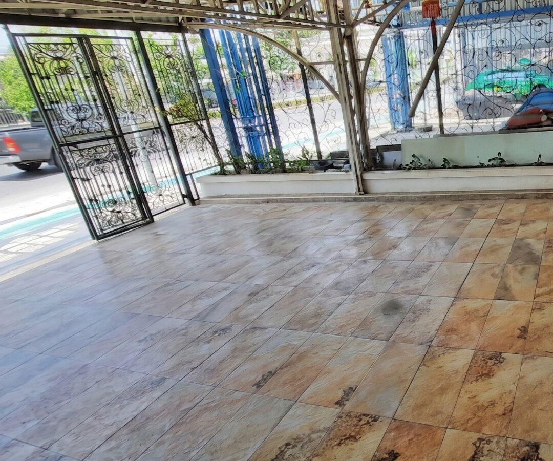 For Rent | 6-Storey Commercial Building (2 Units) on Main Road | Near BTS Phraek Sa