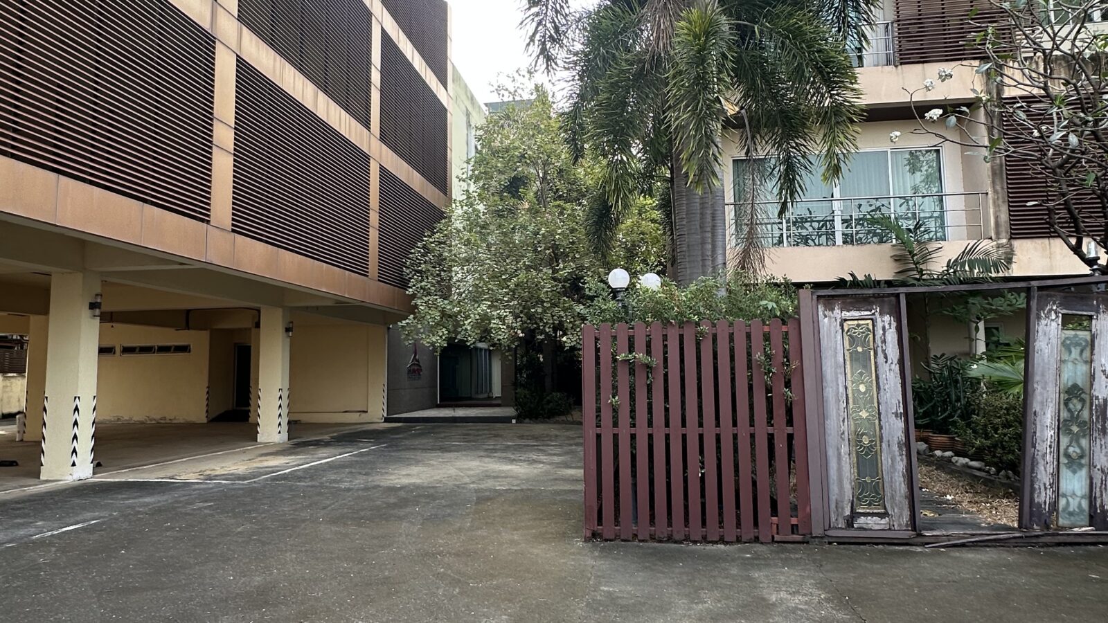 Land with 4-Storey Office Building & 3-Storey Residence for Sale | Sukhumvit 101 – Punnawithi 34
