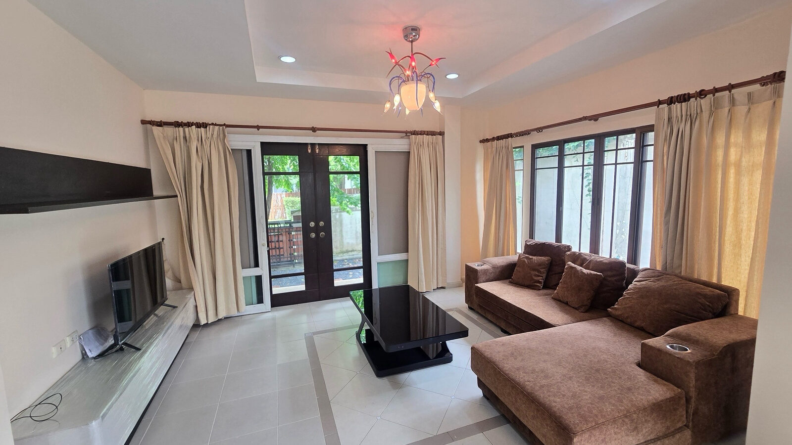 Renovated Corner Detached House for Rent | Setthasiri Seri Thai
