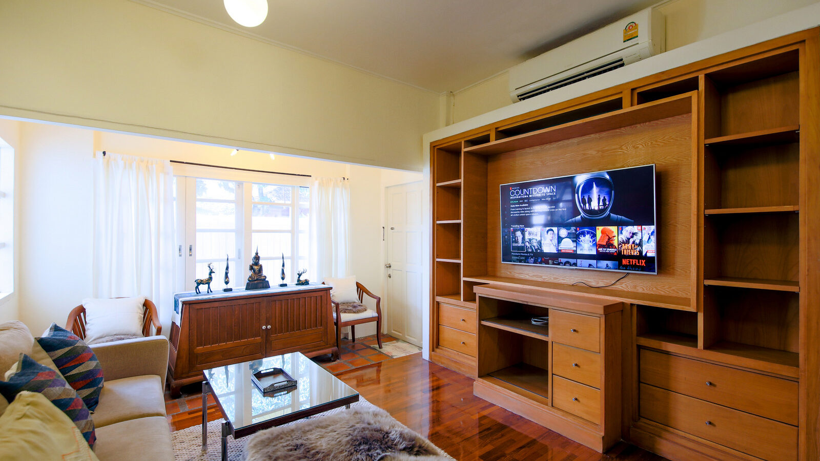 Renovated Single-Storey Detached House for Rent | Krungthep Kreetha Soi 39