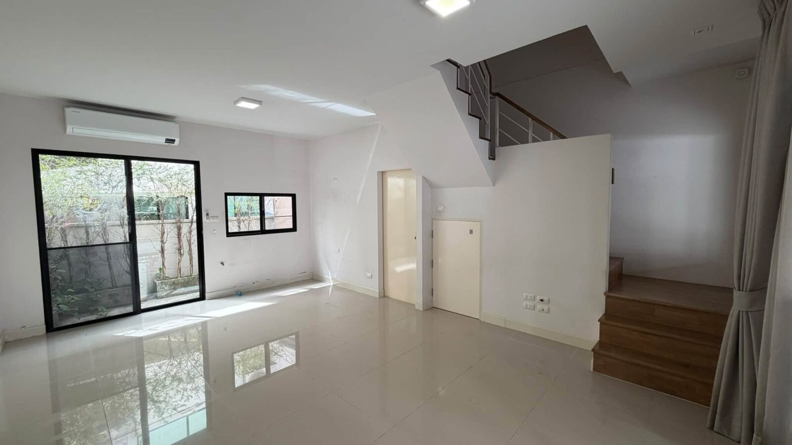 For Sale / Rent | Baan Klang Muang Phahon–Ramintra | Modern 3-Storey Townhome
