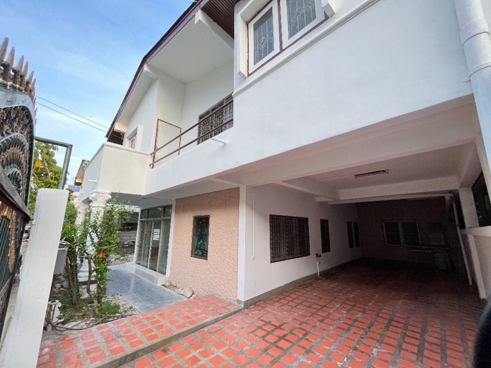 For Rent | 2-Storey Detached House at Preecha 1 Village | Pattanakarn 39