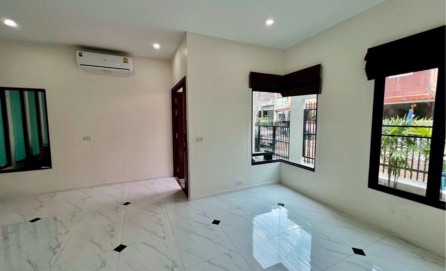 For Rent | Renovated 3-Storey Townhome / Home Office at Luk Golf Premium Village