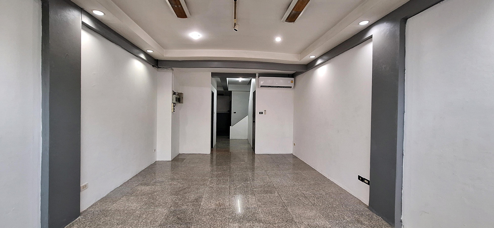 4-Storey Home Office for Rent | Town in Town Soi 2