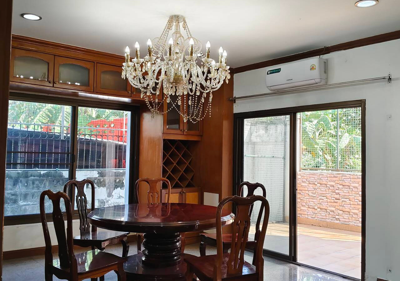 3-Storey Detached House / Home Office for Rent | Huai Khwang