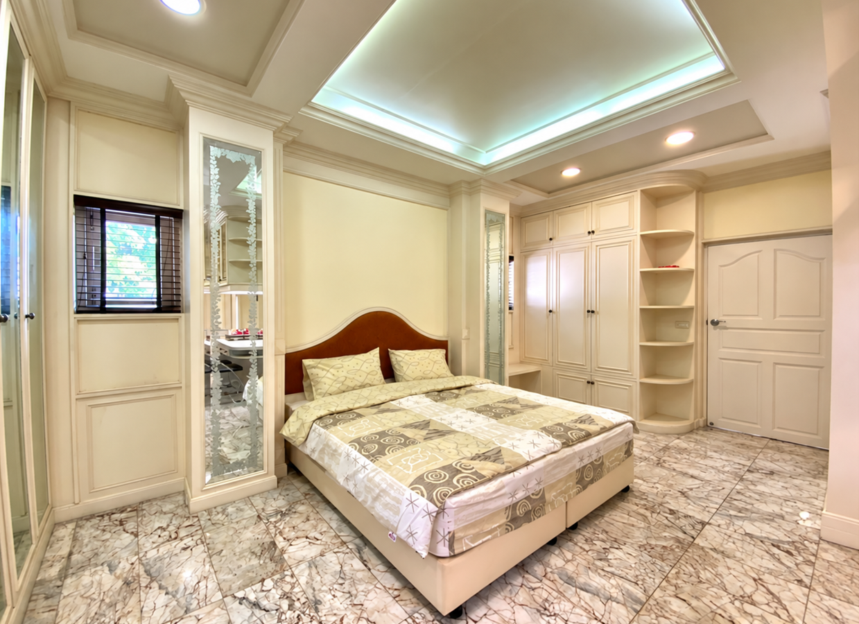 Large Detached House for Rent | Pradit Manutham Soi 10 (Lat Phrao 87)
