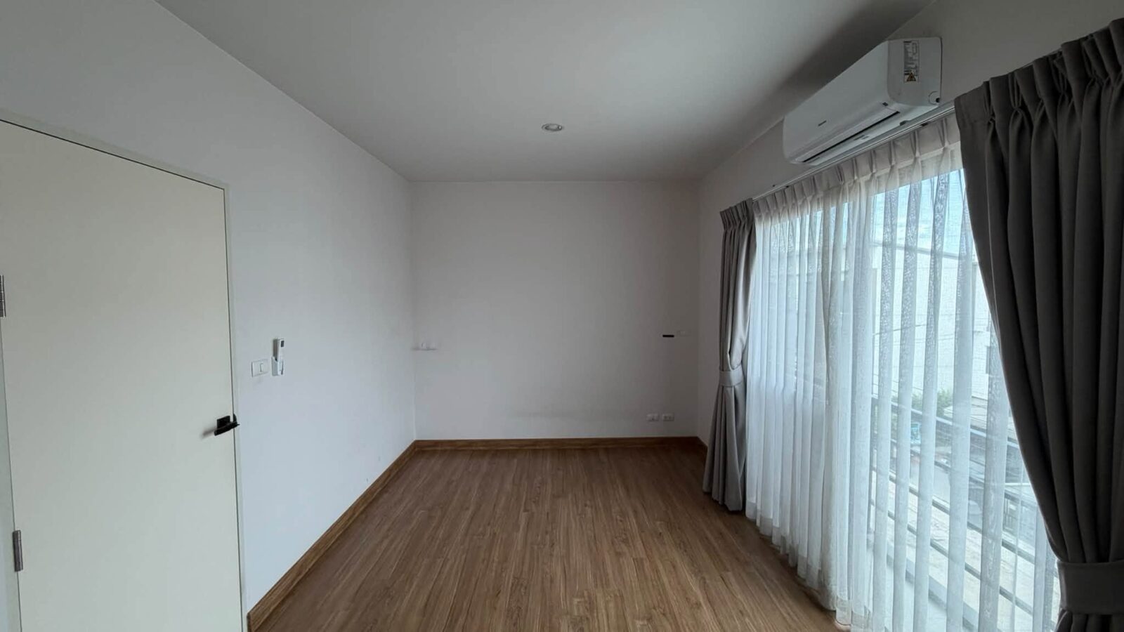 For Sale / Rent | Baan Klang Muang Phahon–Ramintra | Modern 3-Storey Townhome