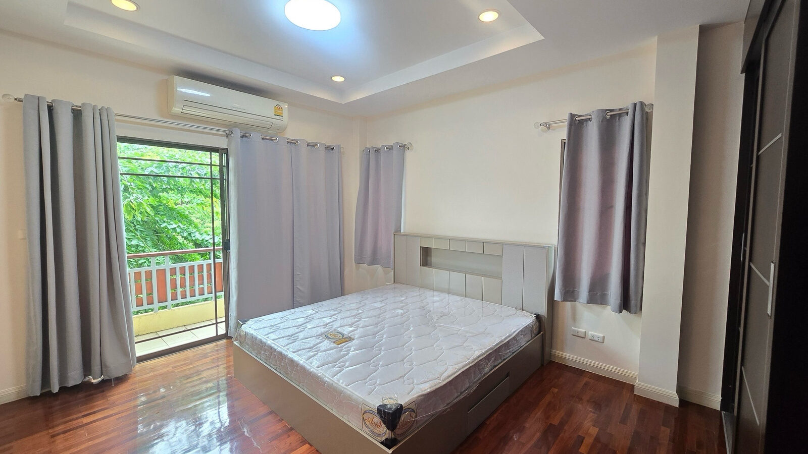 Renovated Corner Detached House for Rent | Setthasiri Seri Thai