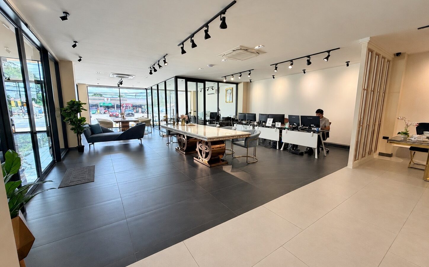 For Rent | Brand-New Luxury Showroom in Ratchaphruek–Nonthaburi