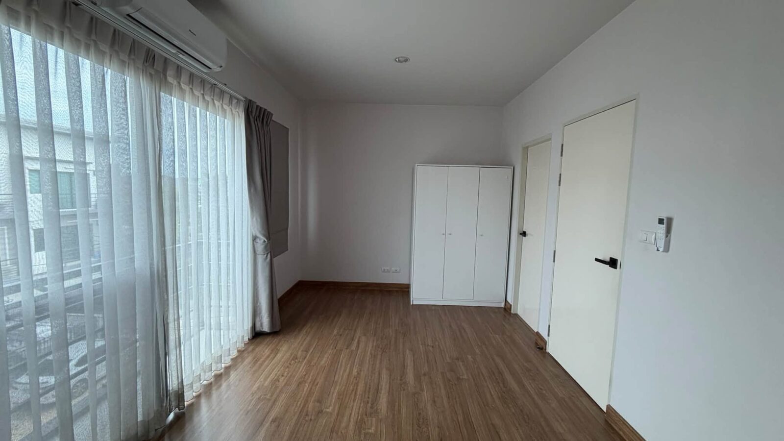 For Sale / Rent | Baan Klang Muang Phahon–Ramintra | Modern 3-Storey Townhome