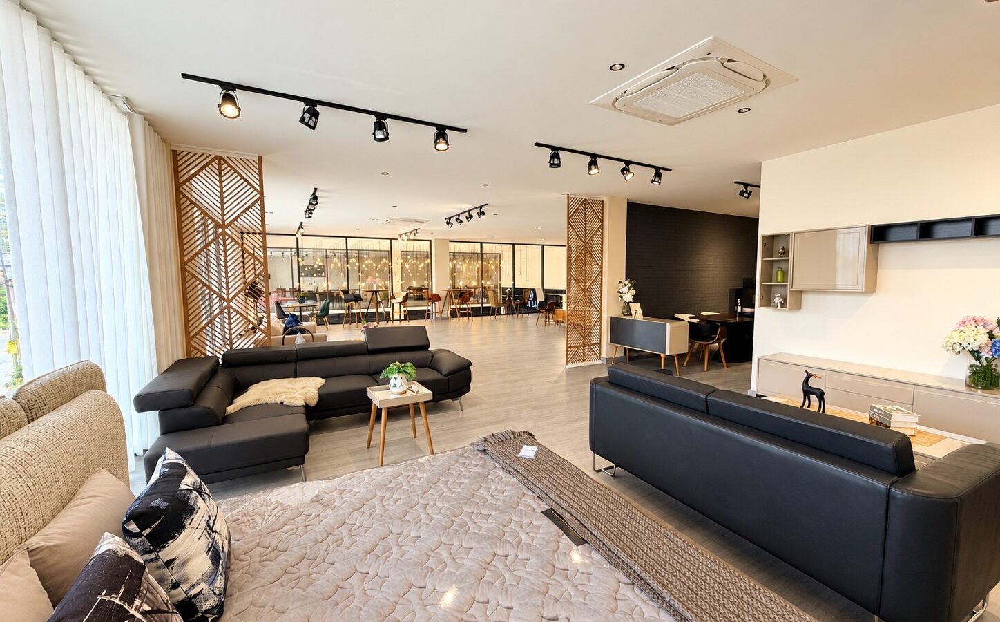 For Rent | Brand-New Luxury Showroom in Ratchaphruek–Nonthaburi
