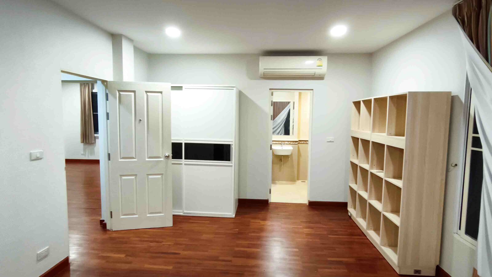 Luxury 3-Storey Detached House for Rent | Baan Klang Krung The Nice Ratchavipha