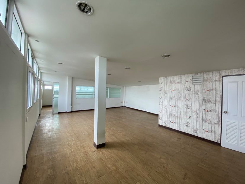 5-Storey Commercial Building / Office for Rent | Ratchadaphisek Soi 31